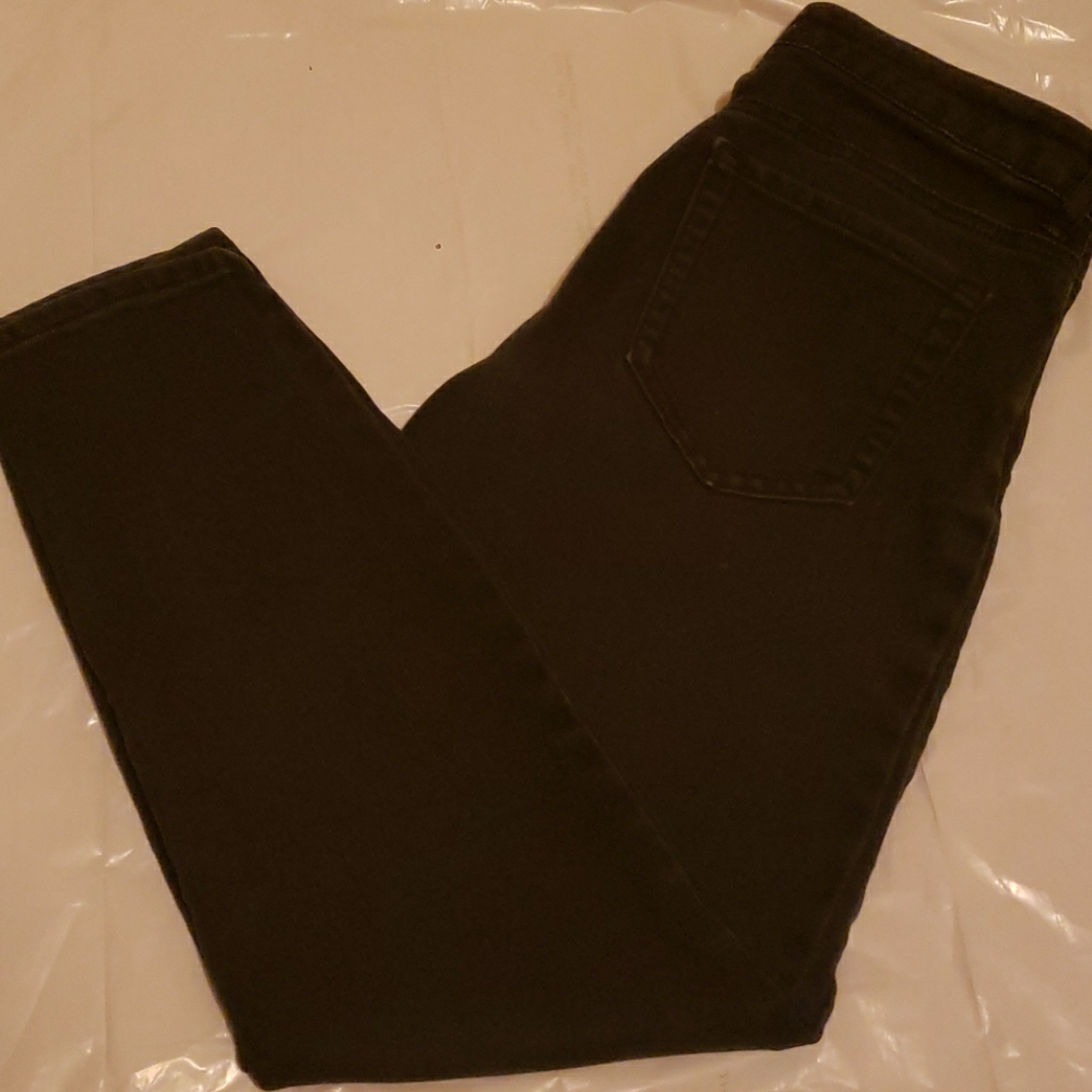 Black capri jeans